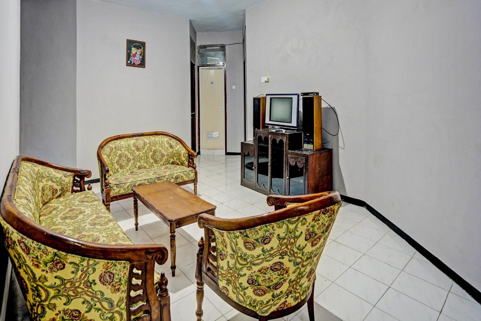 Spot On 92388 Villa Segi Delapan Prigen Εξωτερικό φωτογραφία