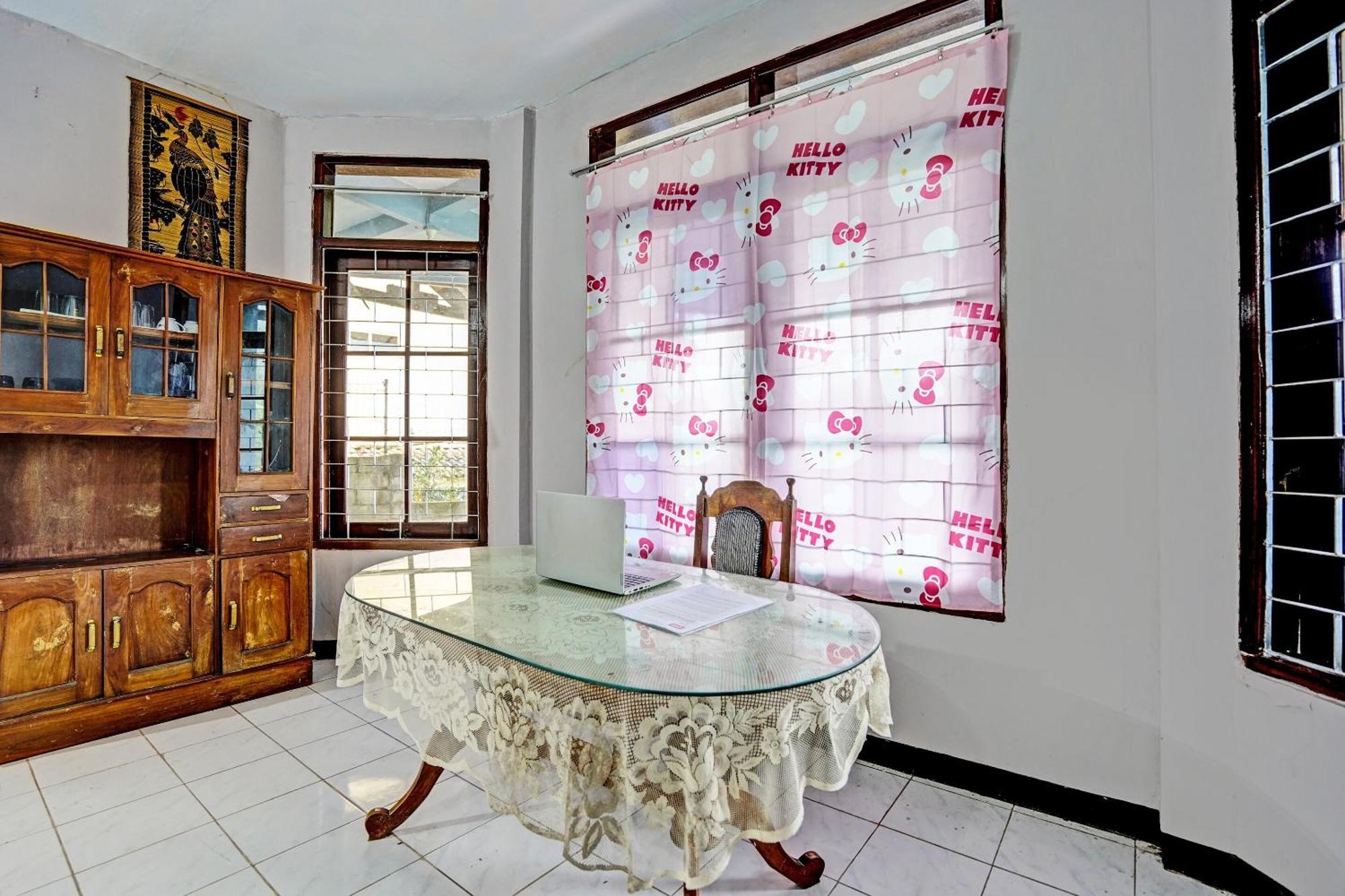 Spot On 92388 Villa Segi Delapan Prigen Εξωτερικό φωτογραφία