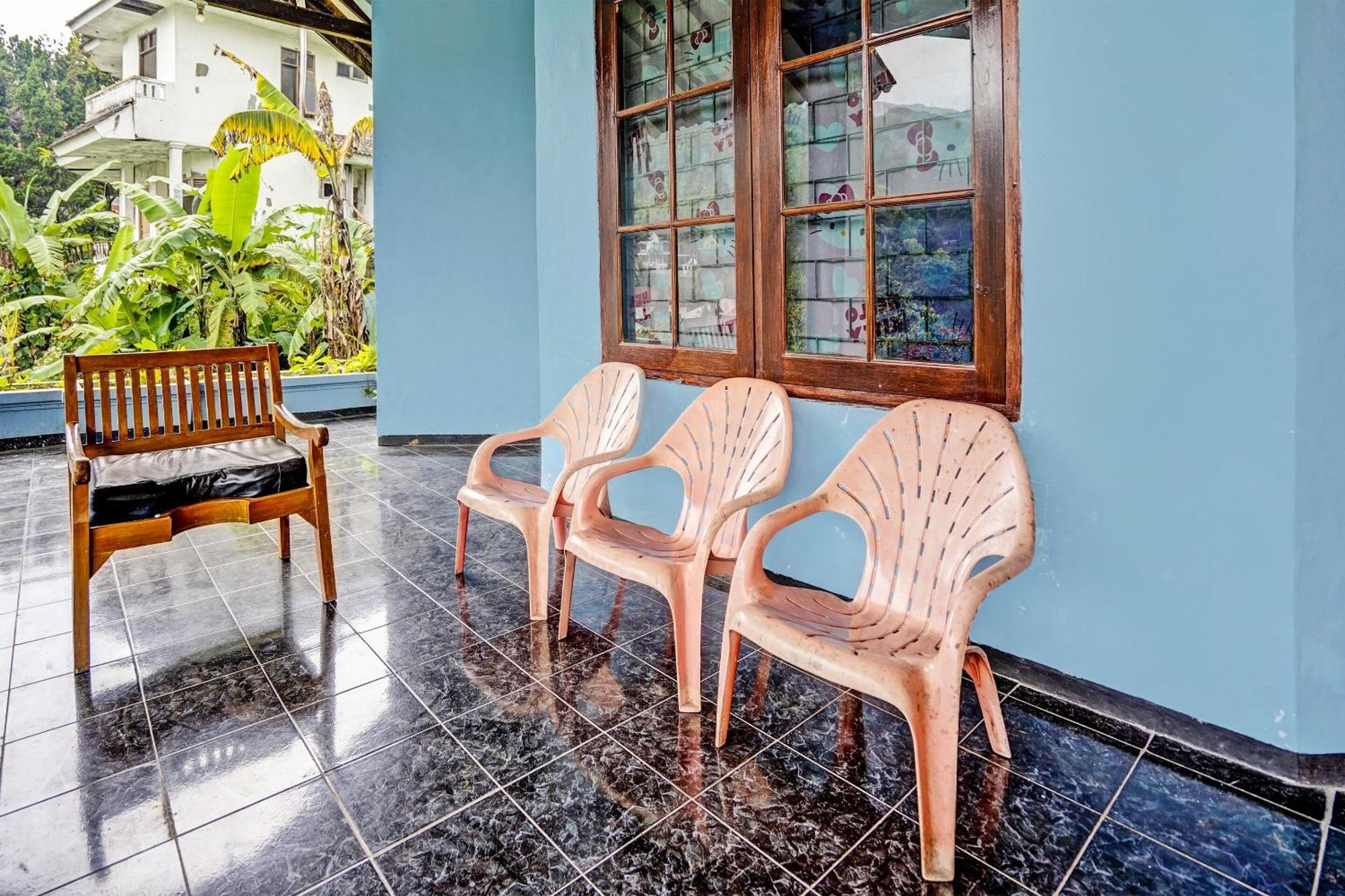 Spot On 92388 Villa Segi Delapan Prigen Εξωτερικό φωτογραφία