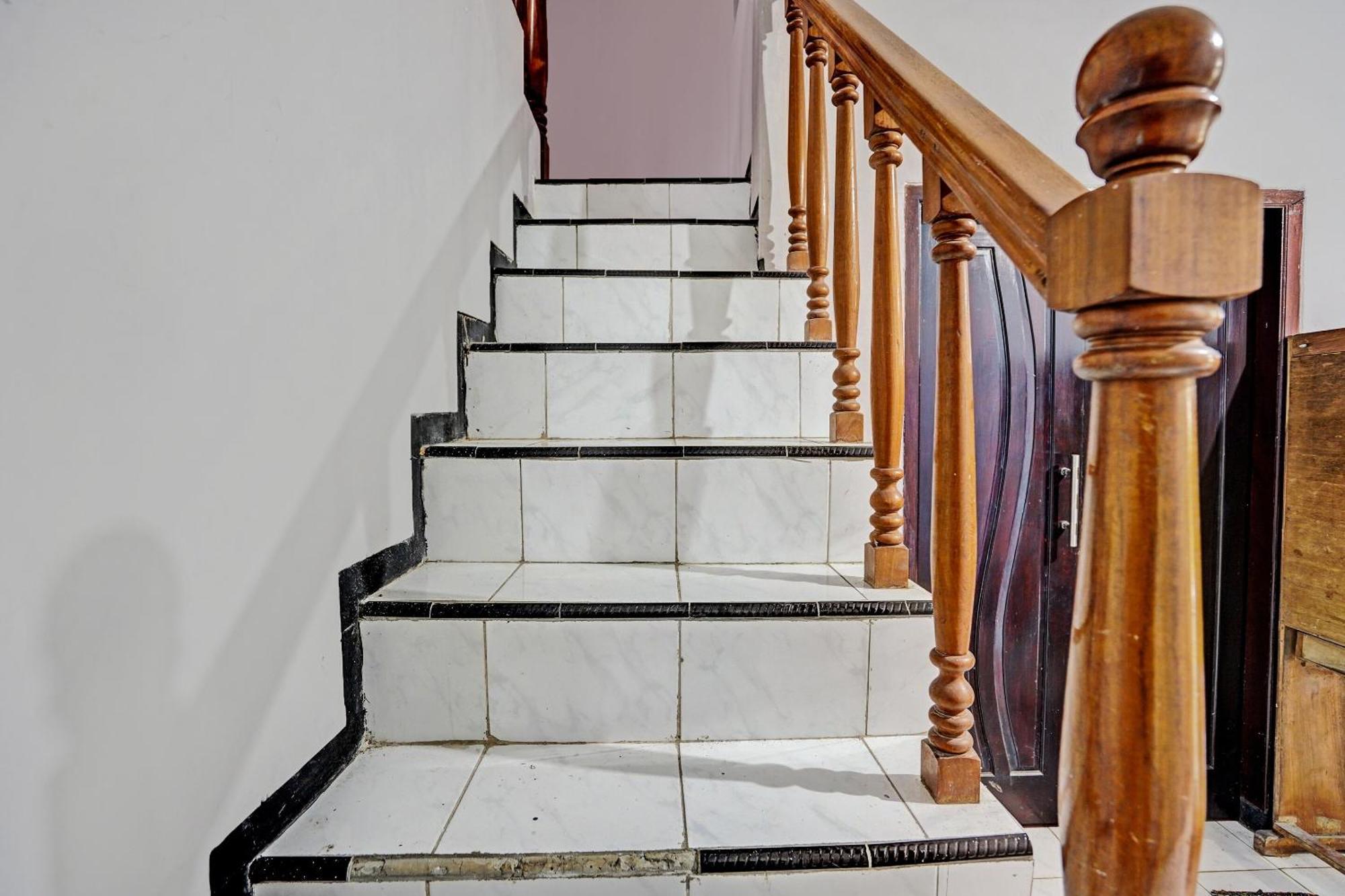 Spot On 92388 Villa Segi Delapan Prigen Εξωτερικό φωτογραφία