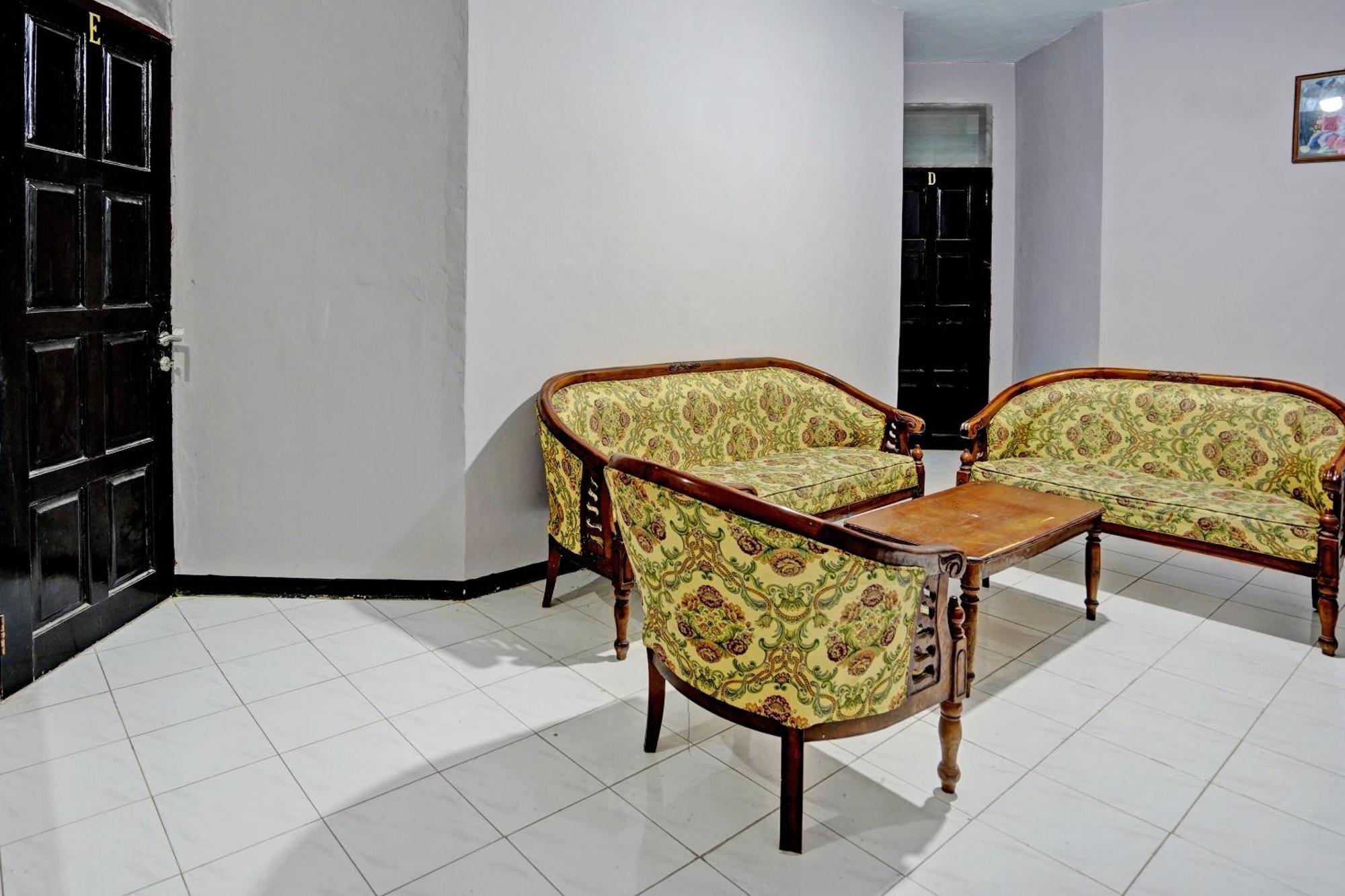 Spot On 92388 Villa Segi Delapan Prigen Εξωτερικό φωτογραφία
