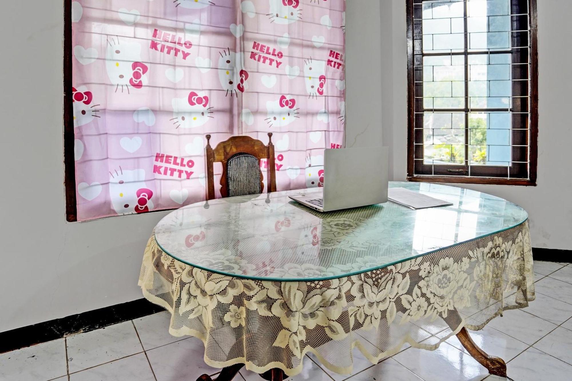 Spot On 92388 Villa Segi Delapan Prigen Εξωτερικό φωτογραφία
