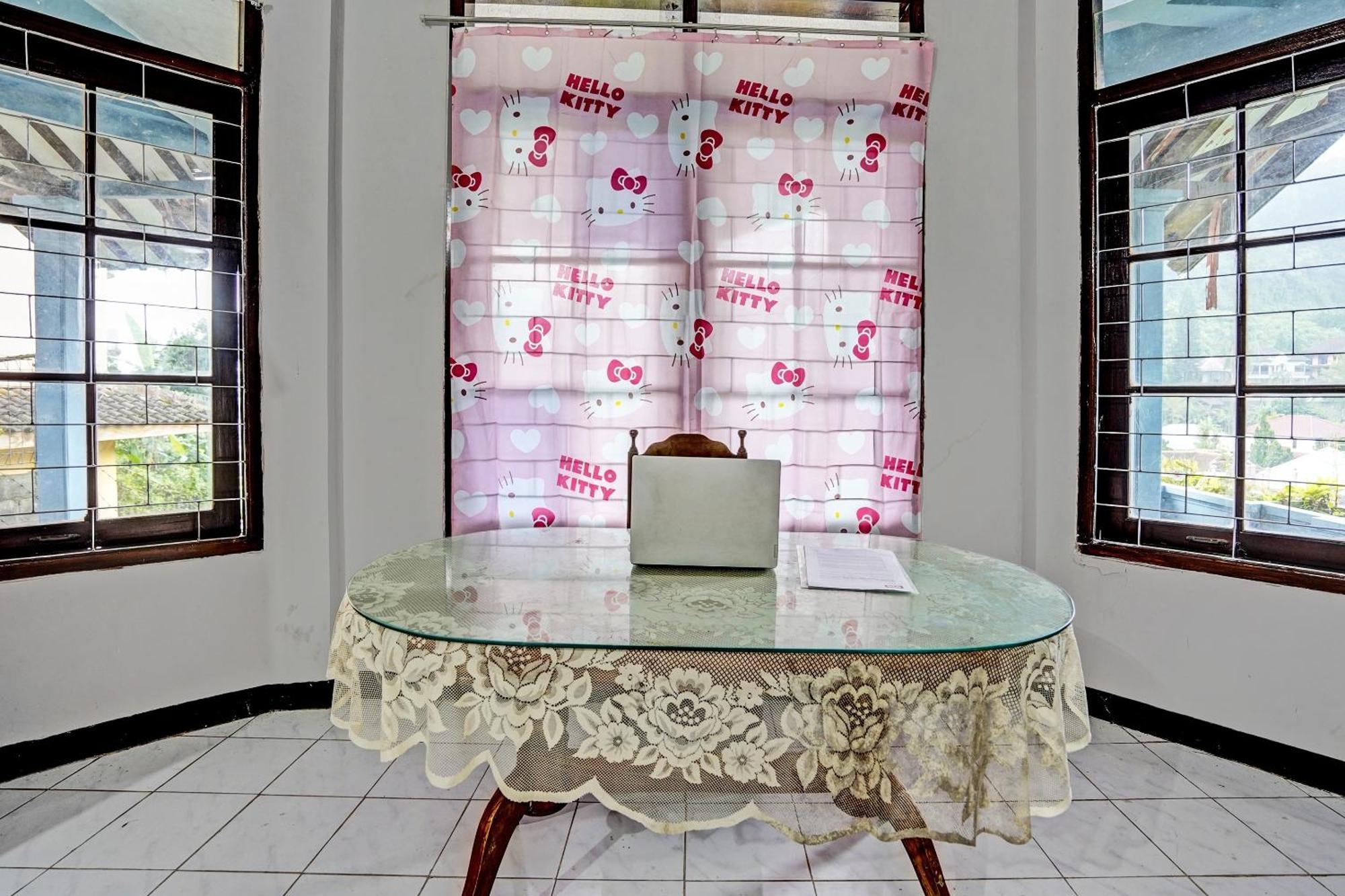 Spot On 92388 Villa Segi Delapan Prigen Εξωτερικό φωτογραφία